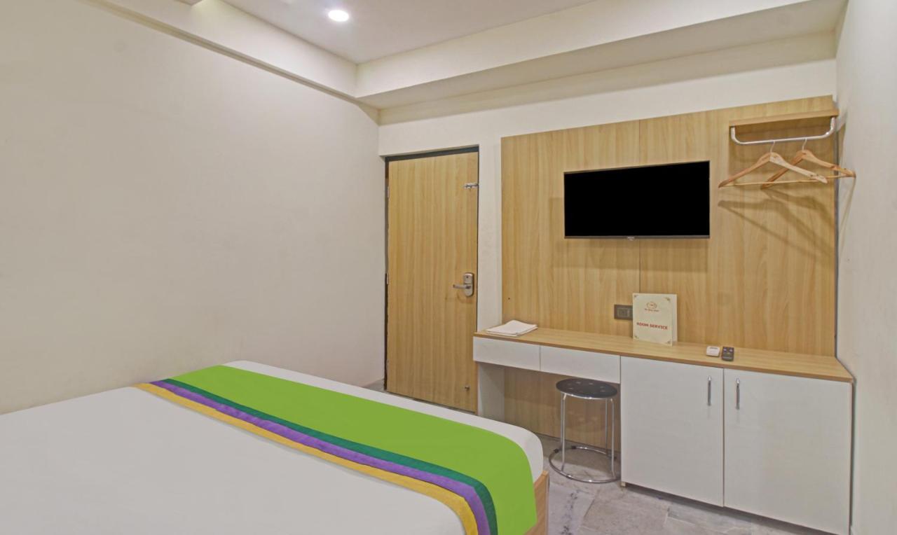 Treebo The Boss Hotel Rāipur Exterior photo