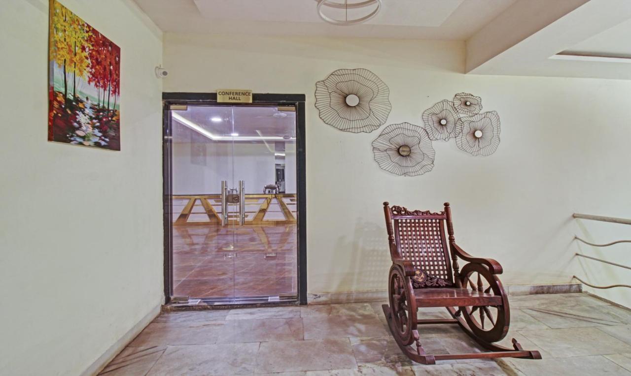Treebo The Boss Hotel Rāipur Exterior photo