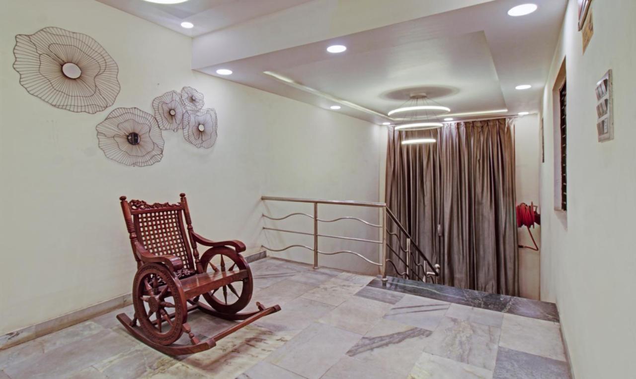 Treebo The Boss Hotel Rāipur Exterior photo